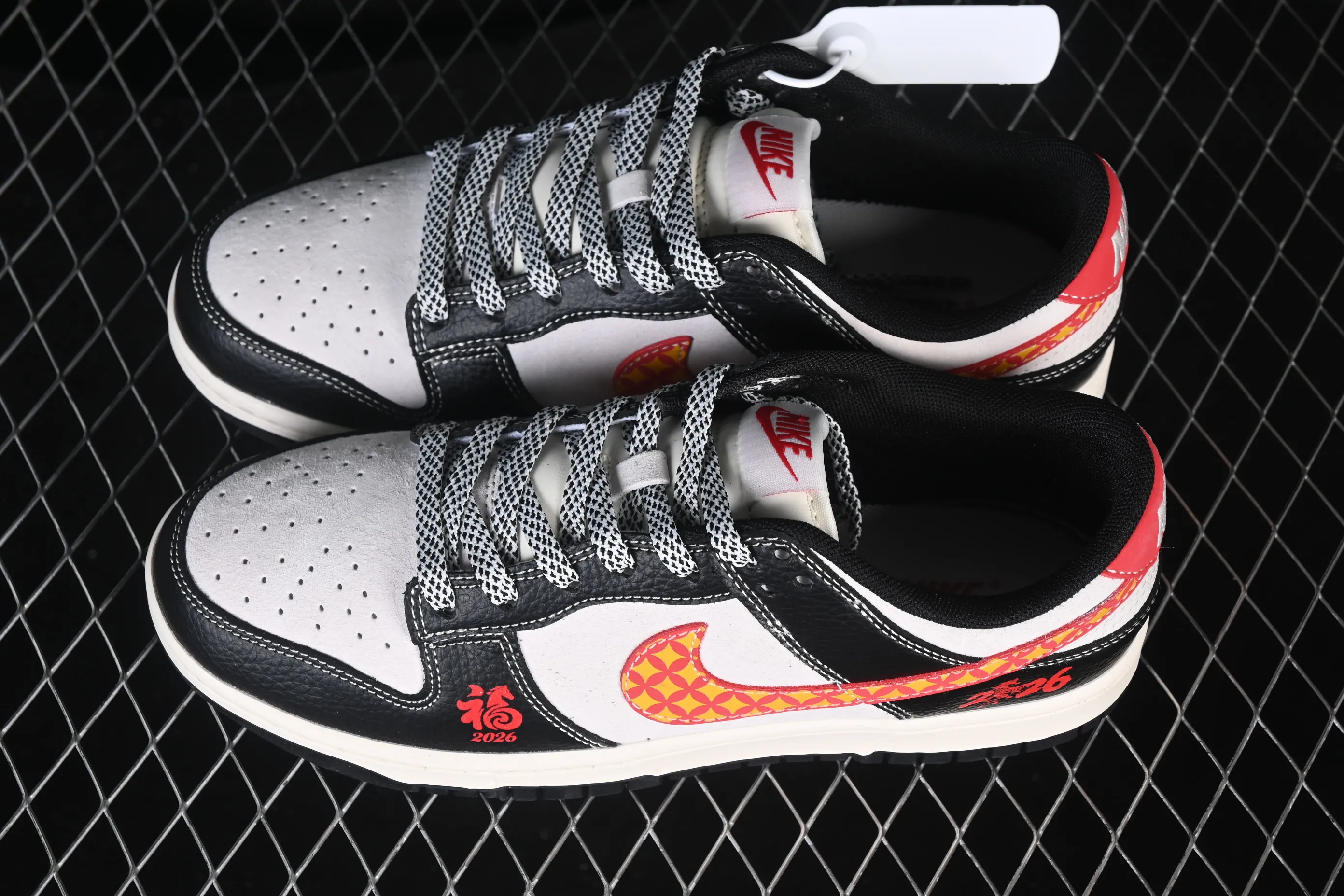 All categories Nk SB Dunk Series Nk SB Dunk Low High-end customized low-top sneakers Nike SB Dunk Low Year of the Horse limited edition beige gray black gold high-end customized low-top casual skate shoes MY9969-906
